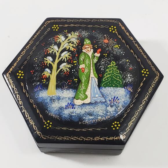 Vintage Snow Maiden Снегу́рочка Russian Lacquer Hexagon Box - Picture 1 of 6